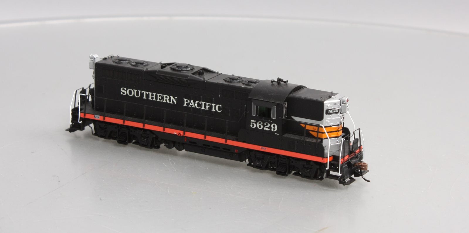 Athearn G78216 HO Southern Pacific GP9 Diesel Locomotive with Sound #5629