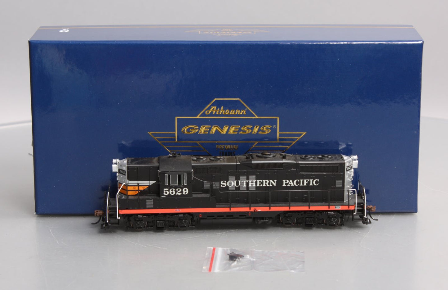 Athearn G78216 HO Southern Pacific GP9 Diesel Locomotive with Sound #5629
