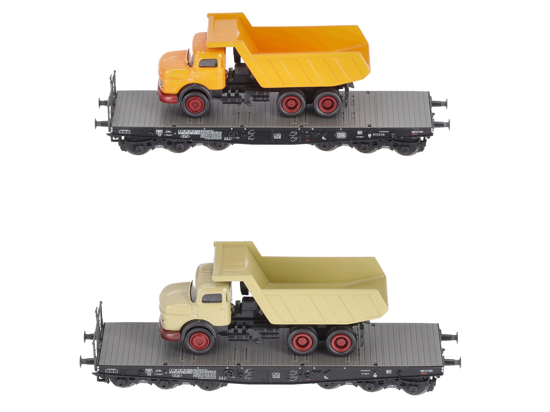 Marklin 48692 HO Scale Heavy Duty Flatcars w/Dump Trucks (Set Of 2) LN/Box