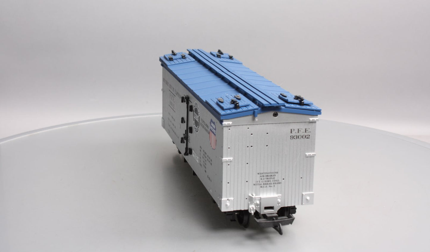 USA Trains R16004B G PFE SP/UP U.S. Refrigerator Cars (Silver/Blue) #93002