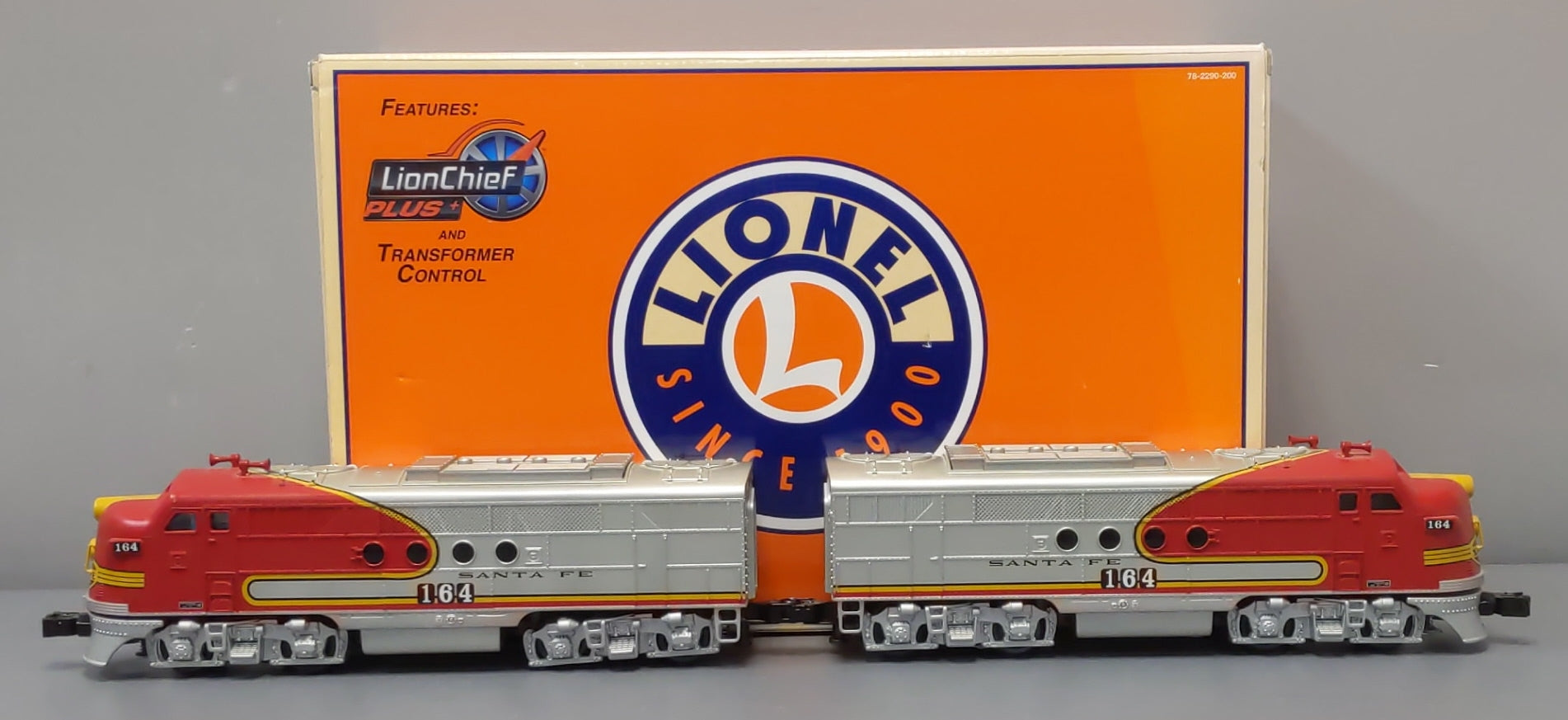 Lionel 6-82290 O Santa Fe LionChief Plus FT AA Diesel Locomotive #164/#164