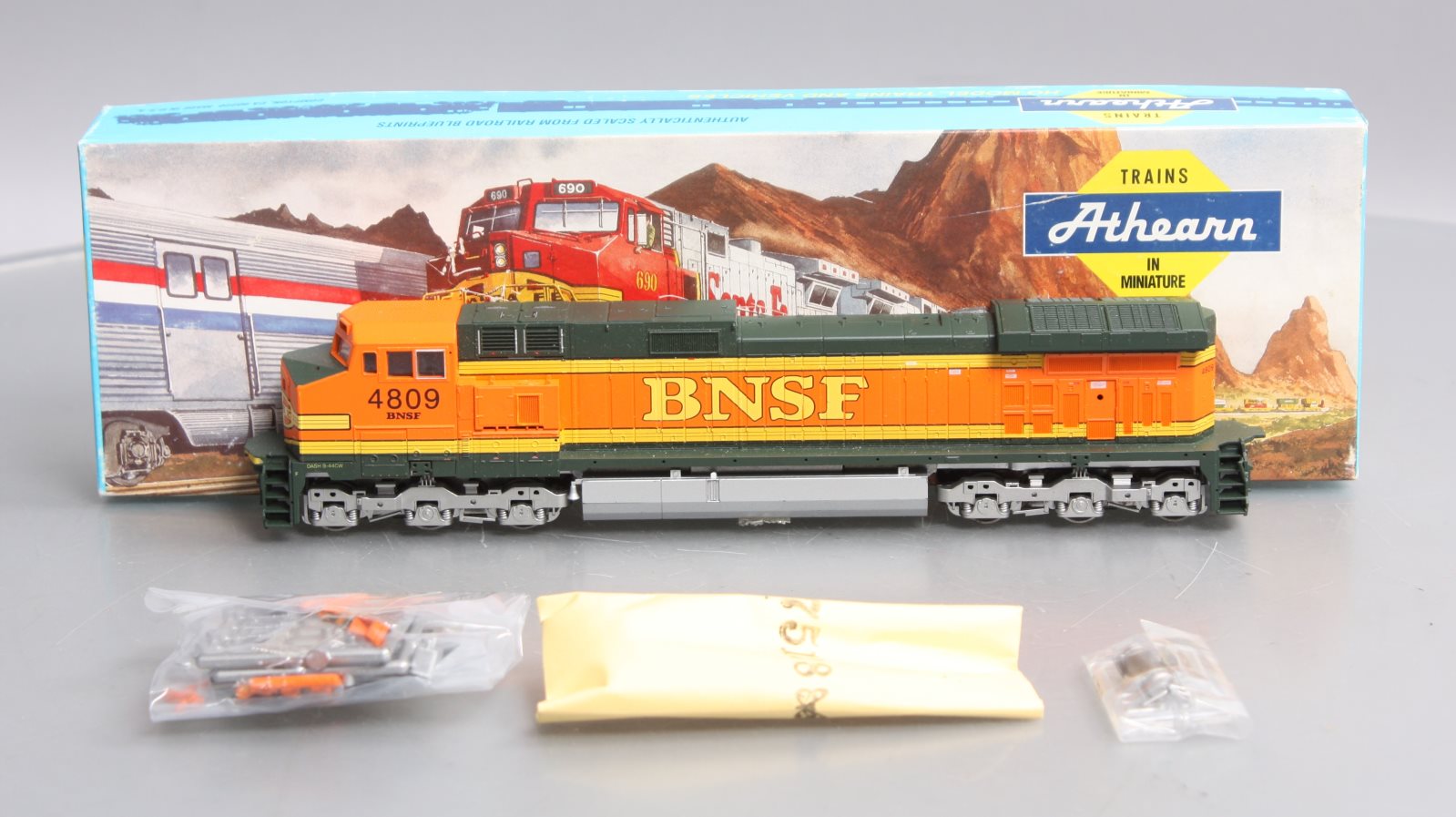 Athearn 4943 HO Scale BNSF C44-9W Powered Diesel Locomotive #4809 LN/Box