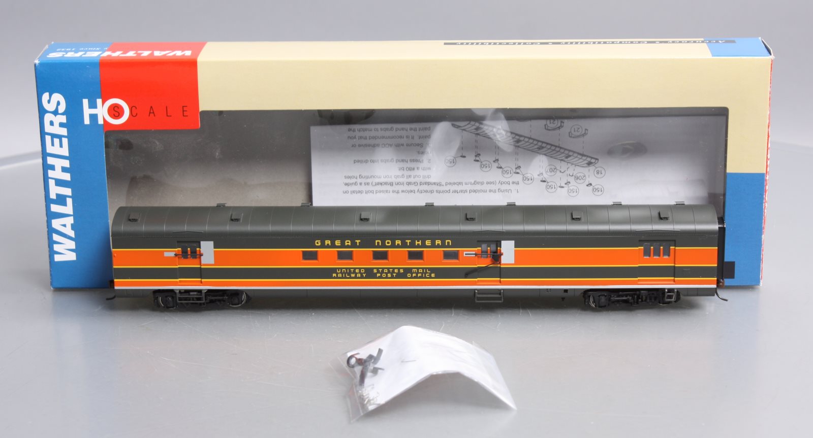 Walthers 932-9032 HO Scale Great Northern Empire Builder AC&F Baggage-Mail NIB