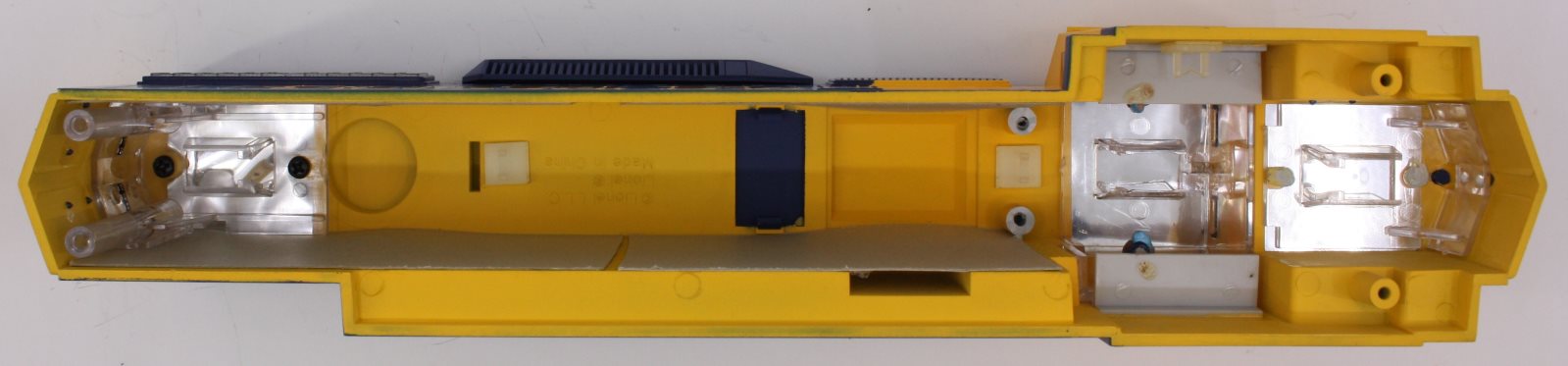 Lionel 28848-7 #2308 Santa Fe GP-38 Body with Deco Only