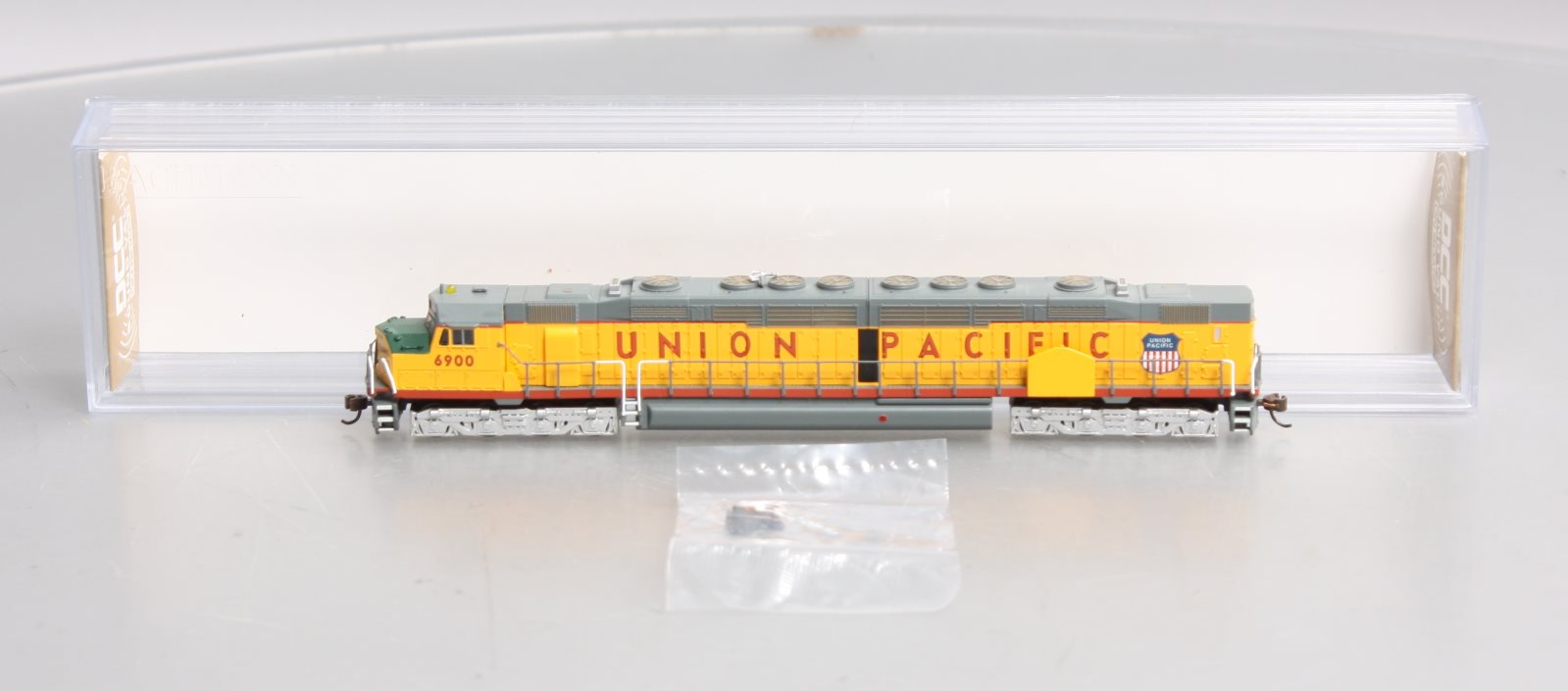 Bachmann 65151 N Union Pacific EMD DD40AX Diesel Locomotive w/DCC & Sound #6900
