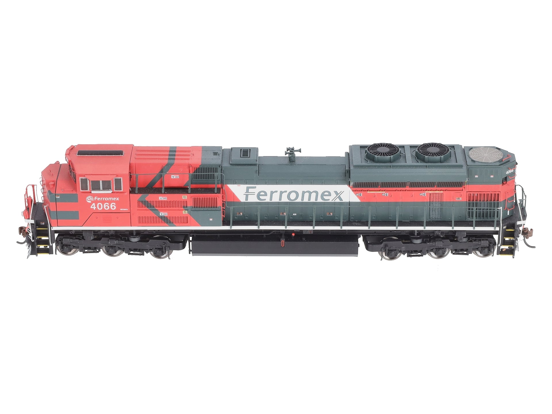 Athearn G89827 HO Ferromex SD70ACe Diesel Locomotive with DCC and Sound #4066