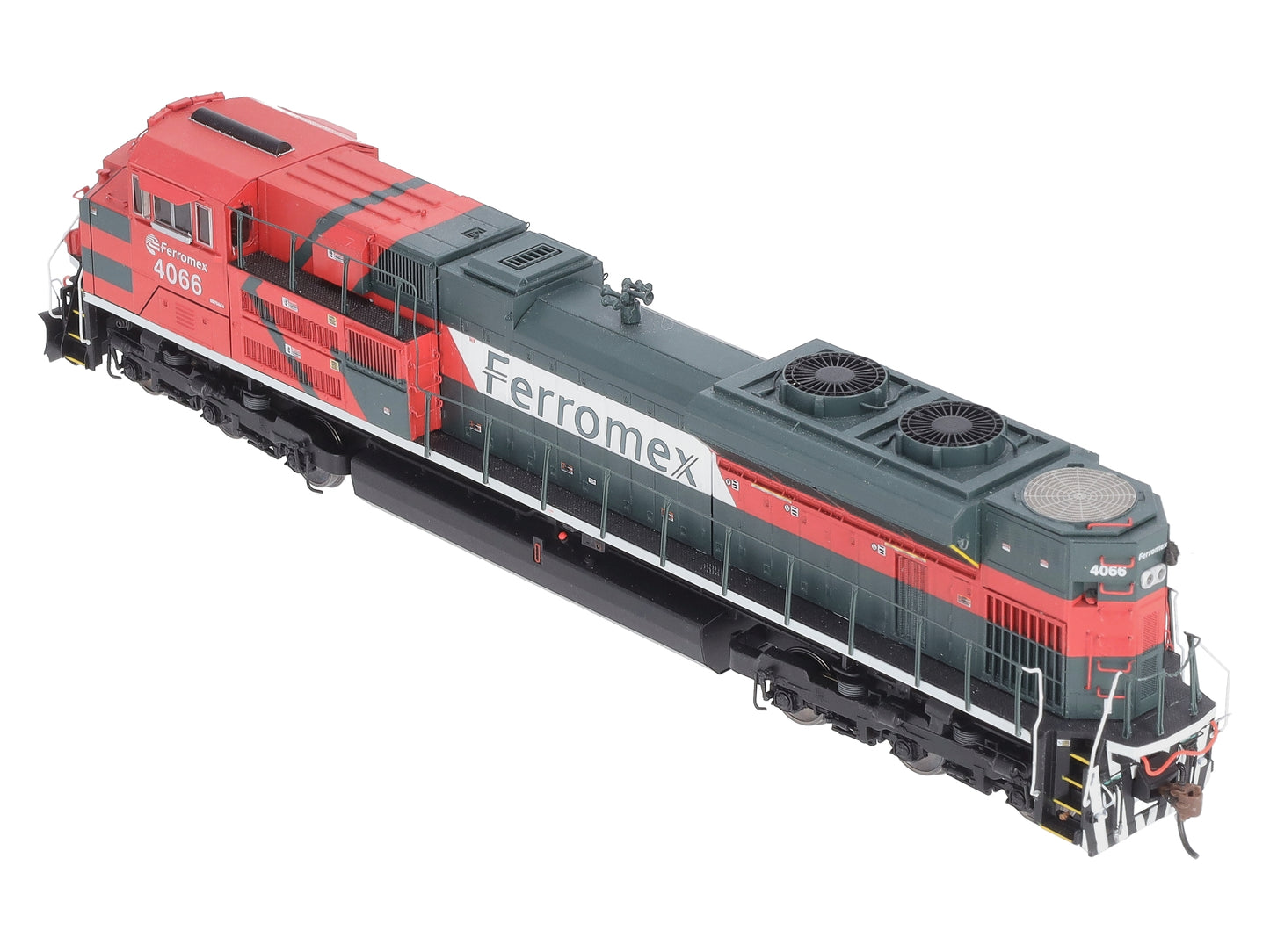 Athearn G89827 HO Ferromex SD70ACe Diesel Locomotive with DCC and Sound #4066