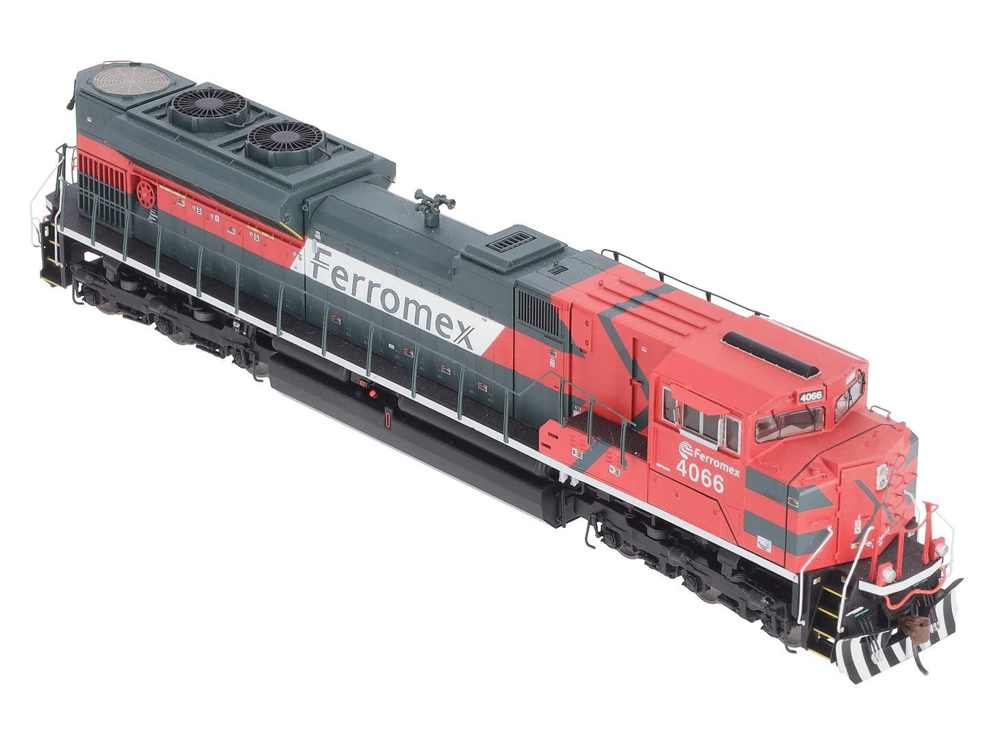 Athearn G89827 HO Ferromex SD70ACe Diesel Locomotive with DCC and Sound #4066