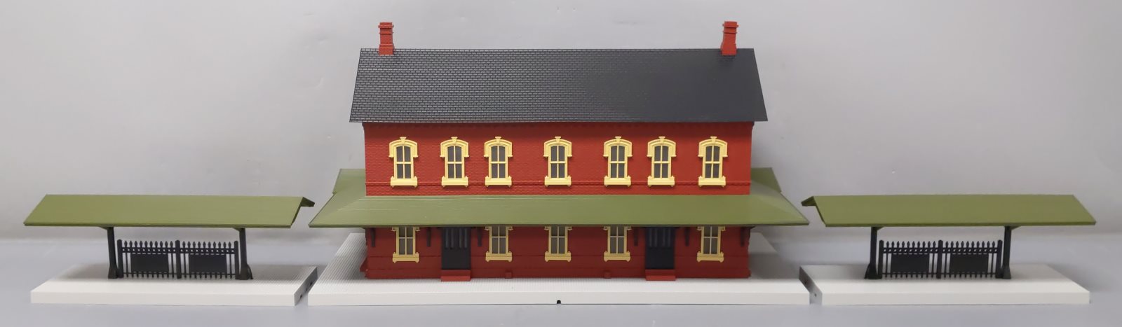 MTH 30-90094 O Dark Red Stone Passenger Station w/Dual Platforms