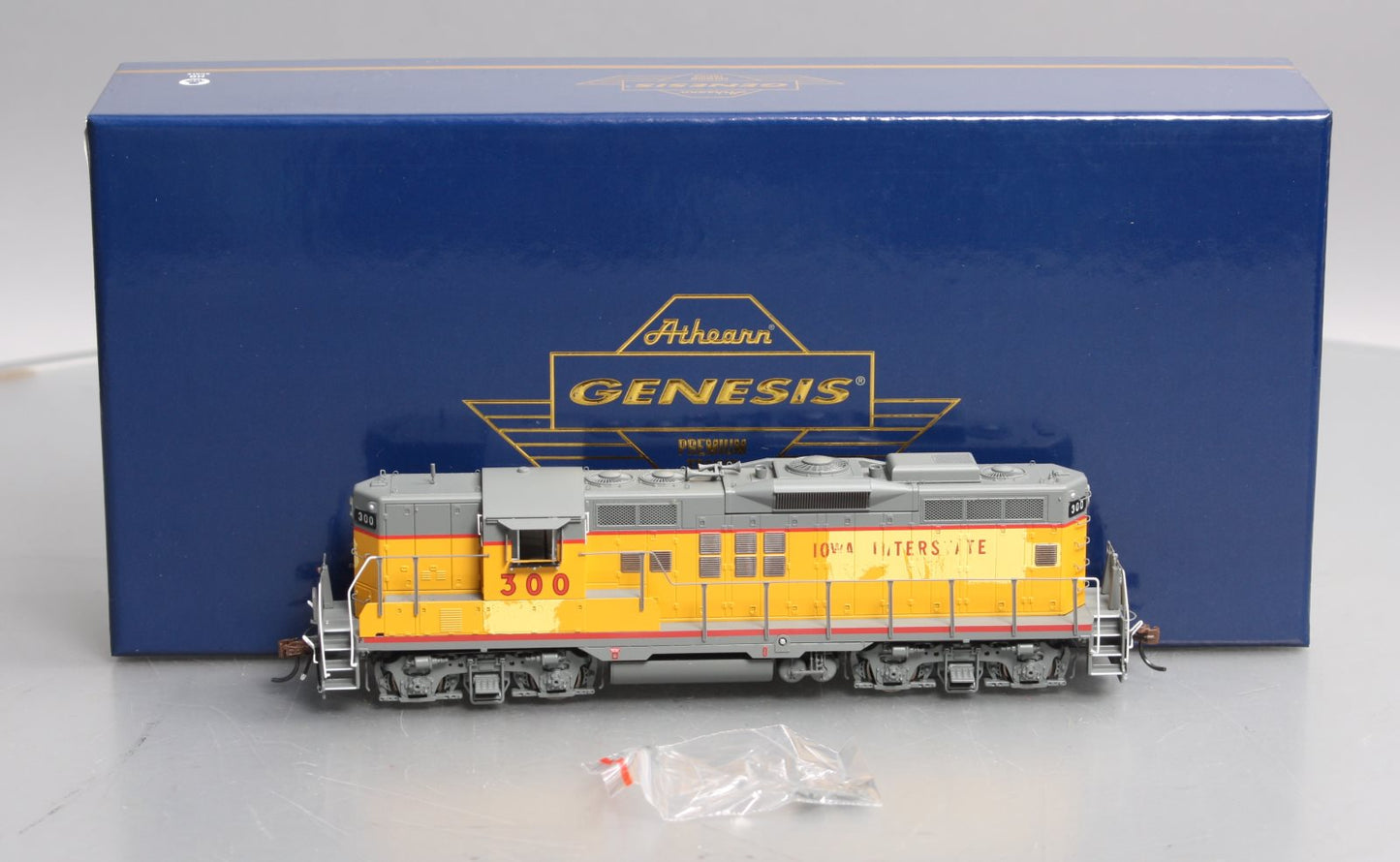 Athearn G64141 HO Iowa Interstate GP9 Diesel Locomotive #300