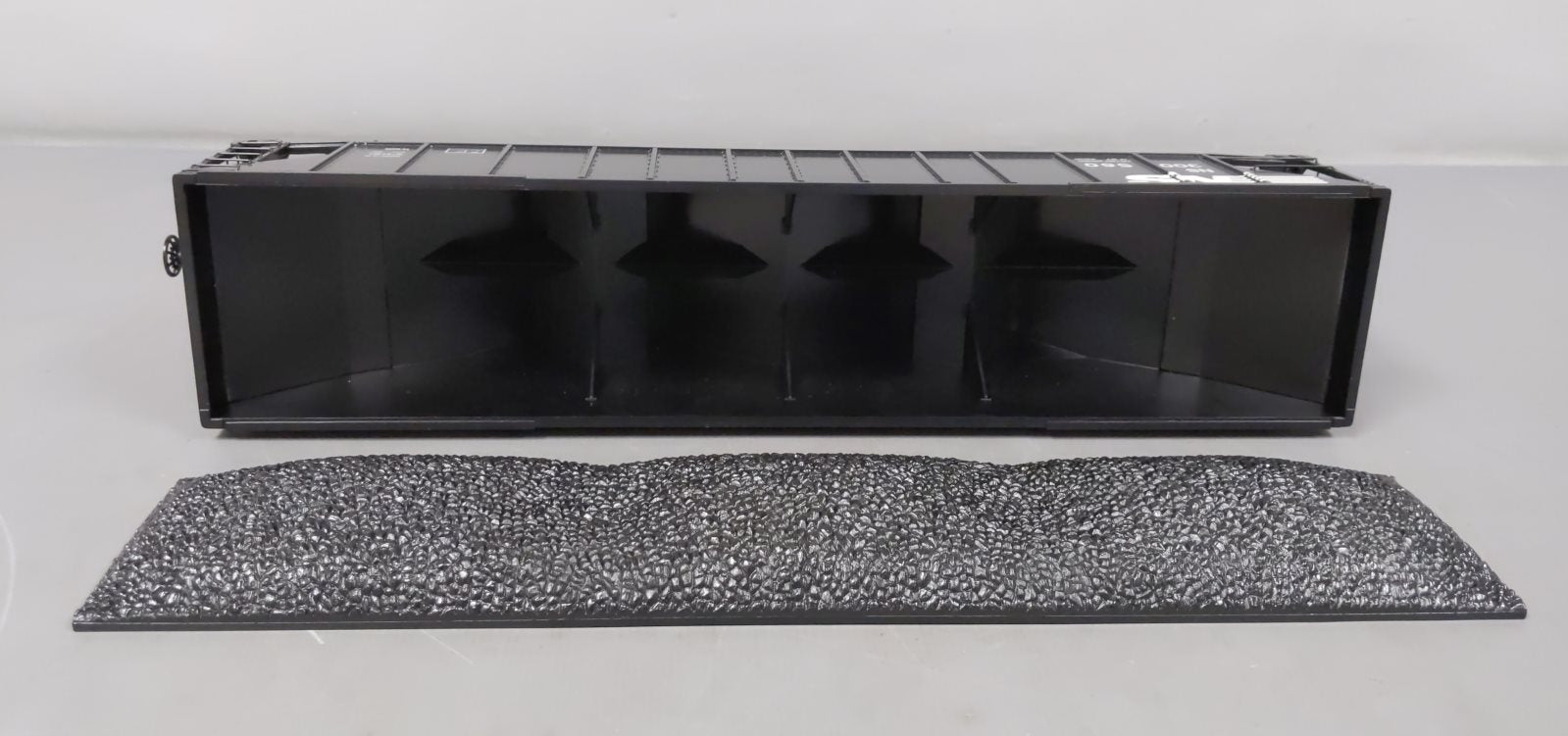 MTH 70-75036 G Scale Norfolk Southern 4 Bay Hopper #300560 w Load (Metal Wheels)