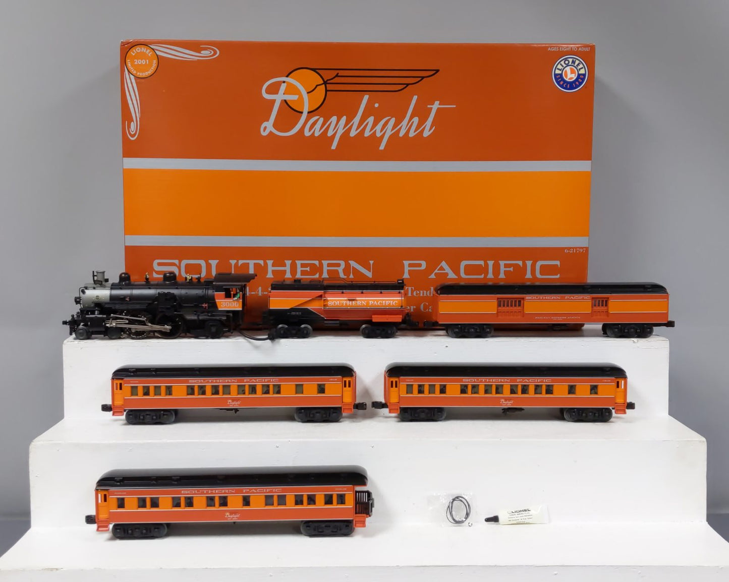 Lionel 6-21797 O Gauge Southern Pacific Daylight Steam Passenger Train Set LN/Box
