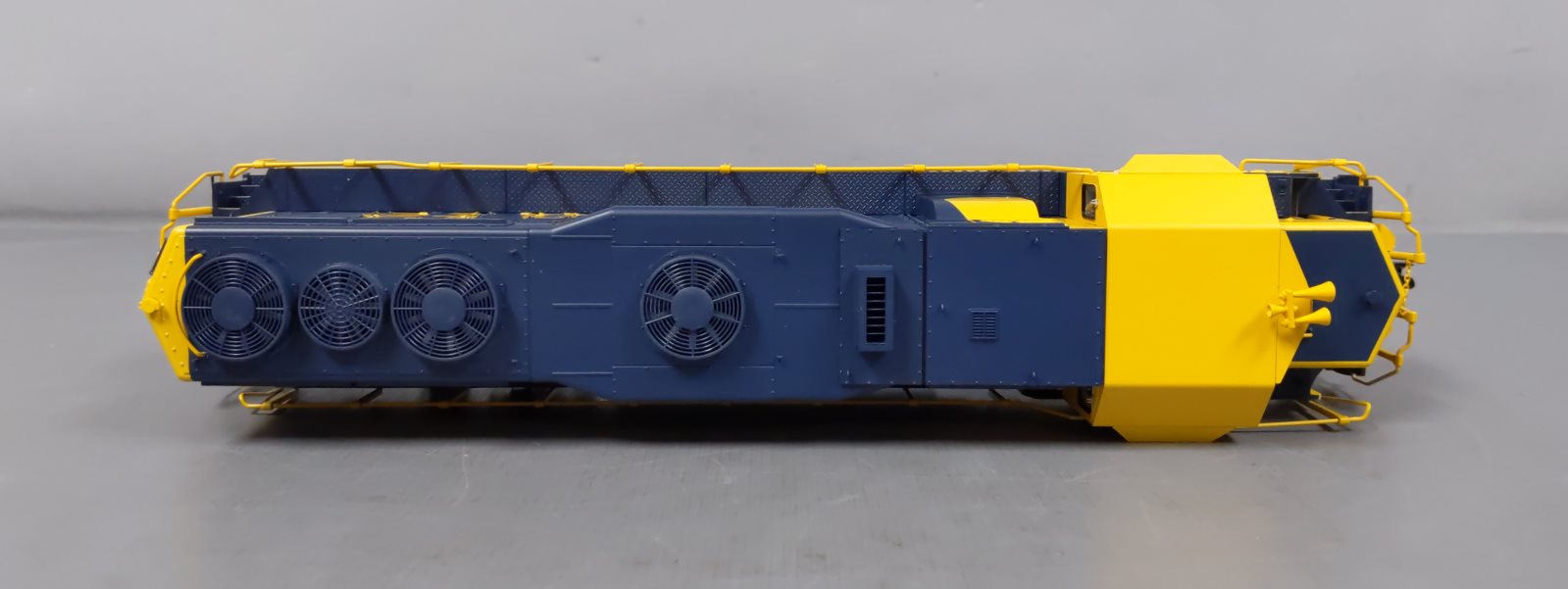 Atlas 3138-2 O Scale ATSF GP-35 Powered Diesel Locomotive #3307 (2-Rail) LN/Box