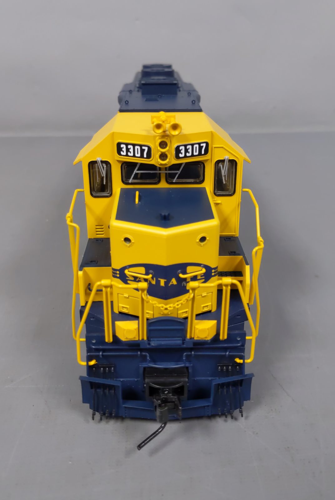 Atlas 3138-2 O Scale ATSF GP-35 Powered Diesel Locomotive #3307 (2-Rail) LN/Box