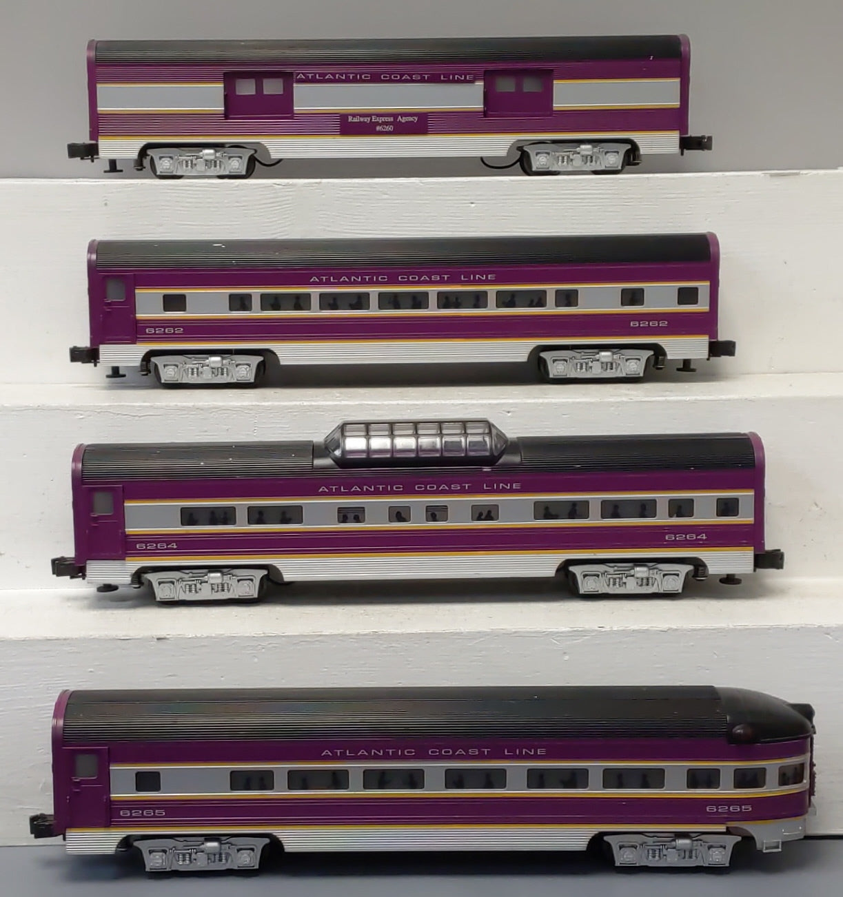Williams 43060 O Gauge ACL 60 Ft. Aluminum Streamlined 4-Car Passenger Set