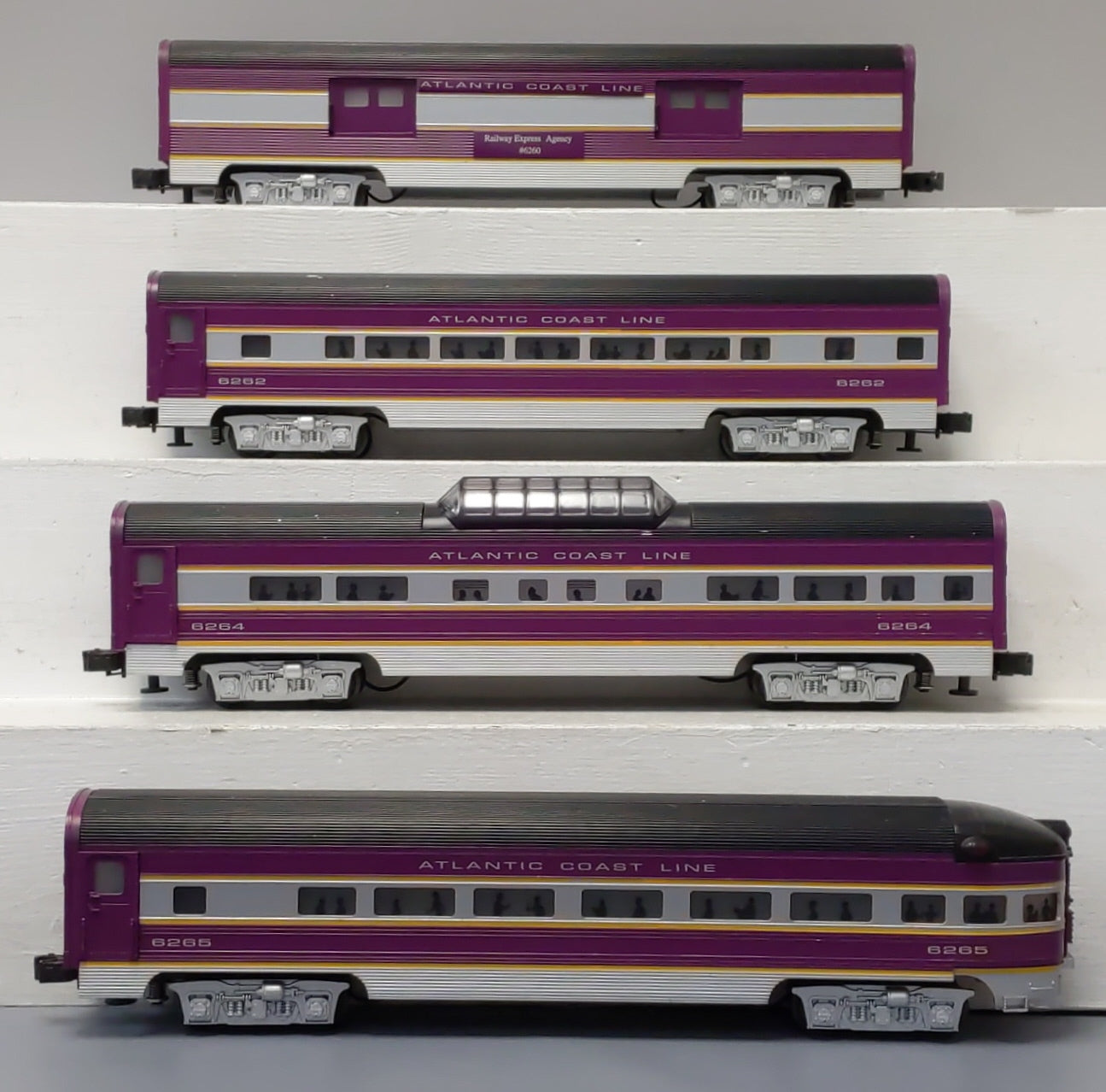 Williams 43060 O Gauge ACL 60 Ft. Aluminum Streamlined 4-Car Passenger Set