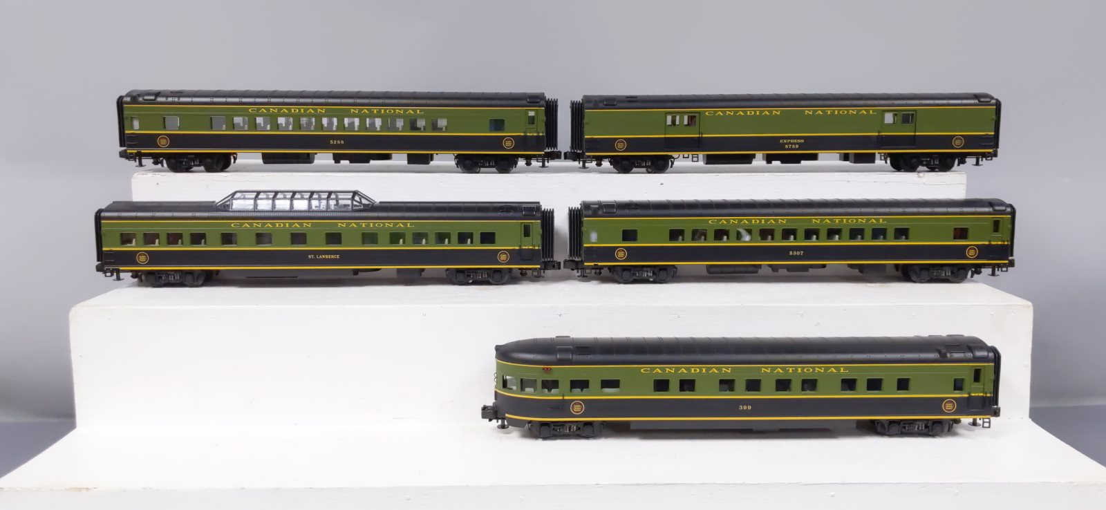 MTH 20-6574 O Canadian National 70' Streamlined Passenger Car Set (Set of 5) LN/Box