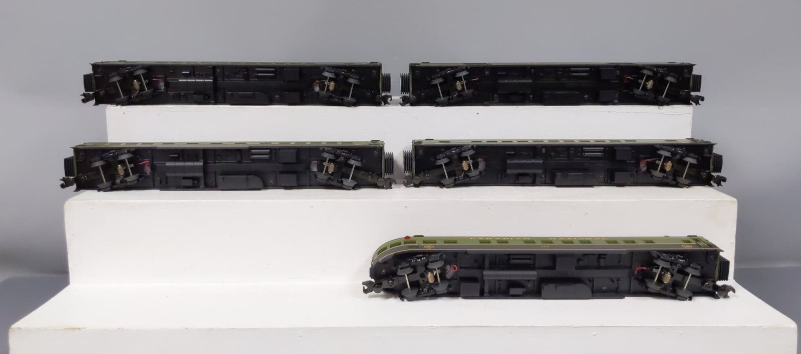 MTH 20-6574 O Canadian National 70' Streamlined Passenger Car Set (Set of 5) LN/Box