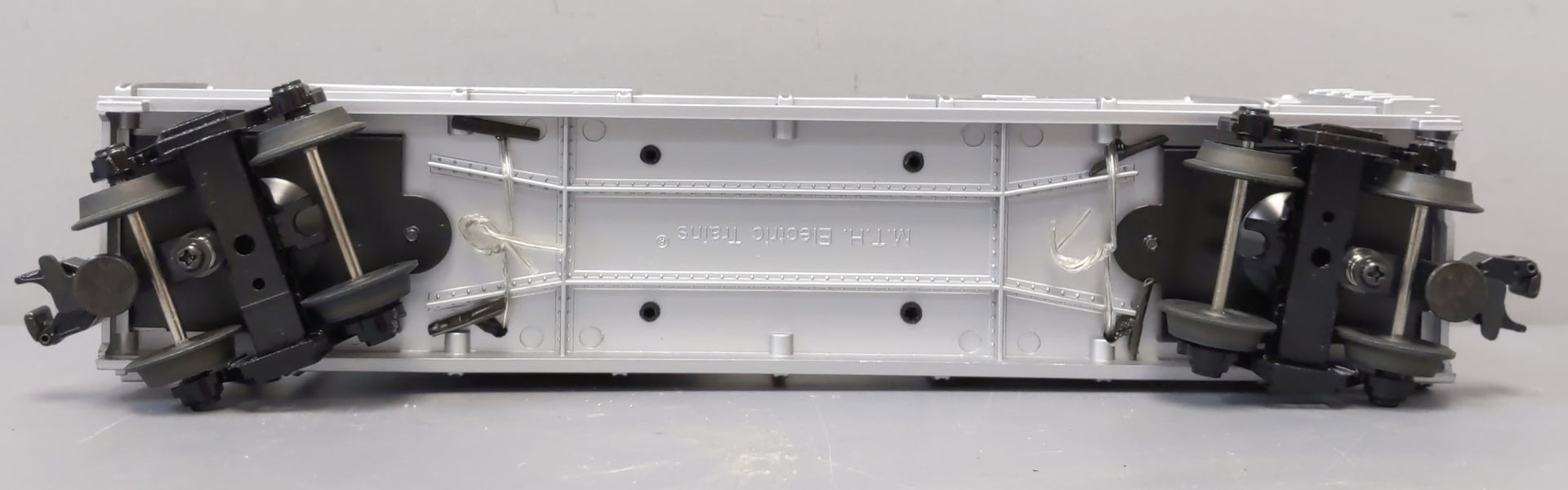 MTH 30-7666 O Gauge Auto Carrier w Two 1967 Camaros & Two 1967 Shelby Mustangs LN