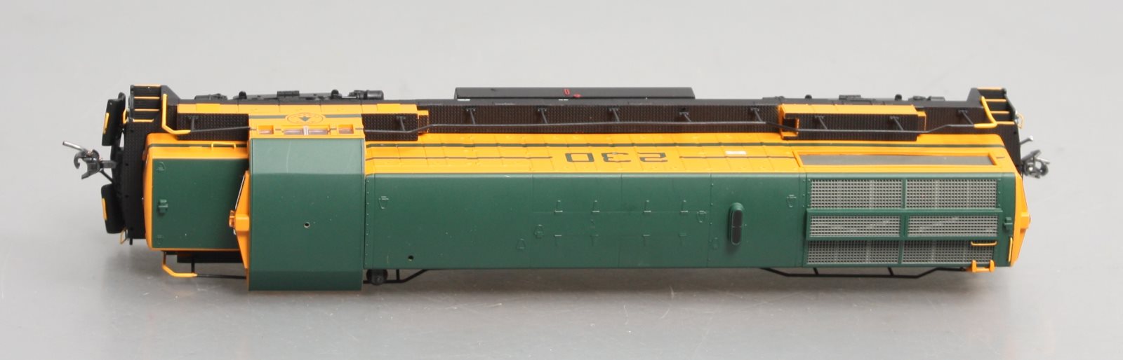 Bowser 23375 HO Scale MEC RTR GE U25B Diesel Locomotive #230 – Trainz