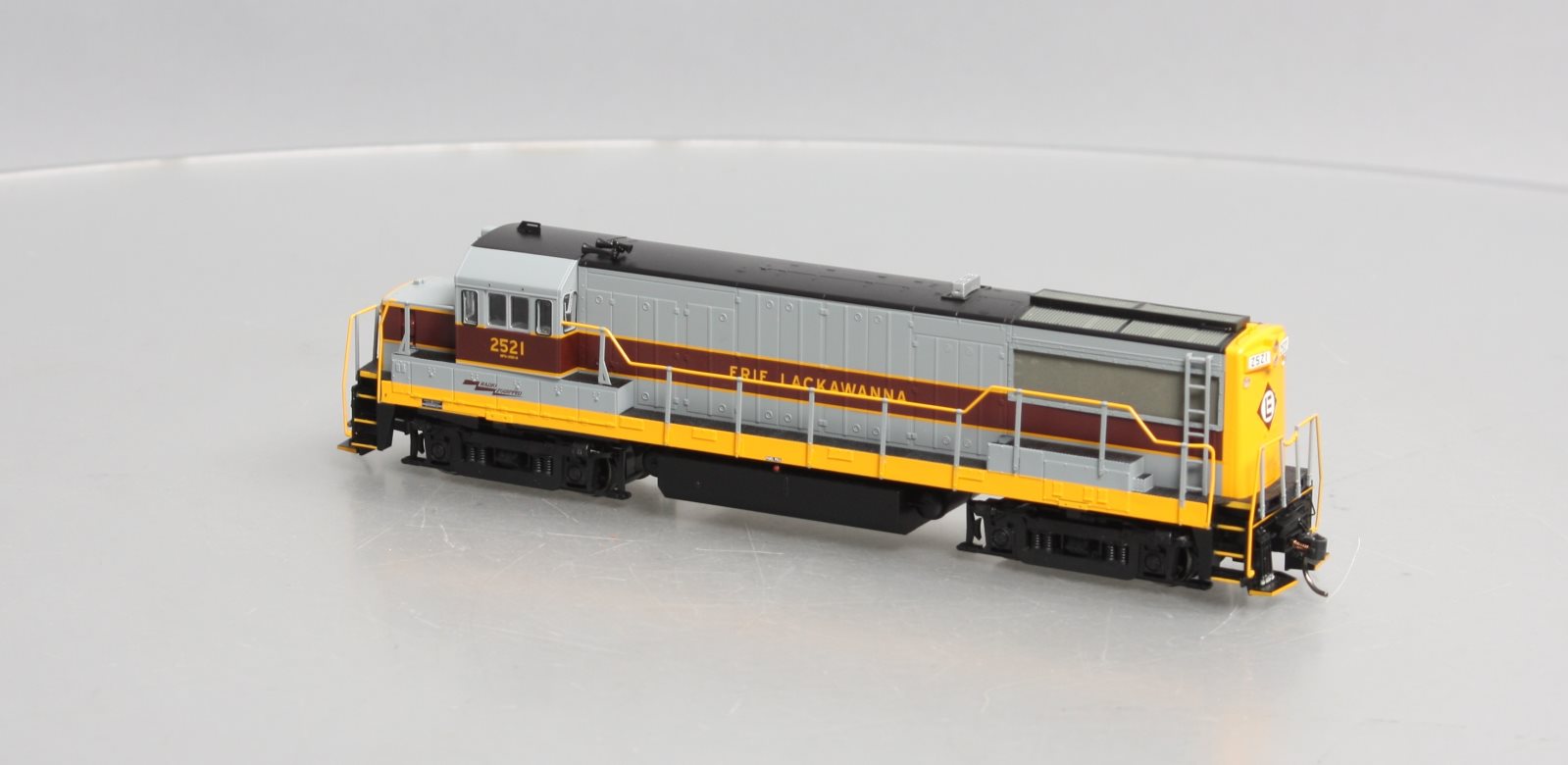 Bowser 24517 HO Erie Lackawanna U-25B Phase IV Diesel Locomotive #2521