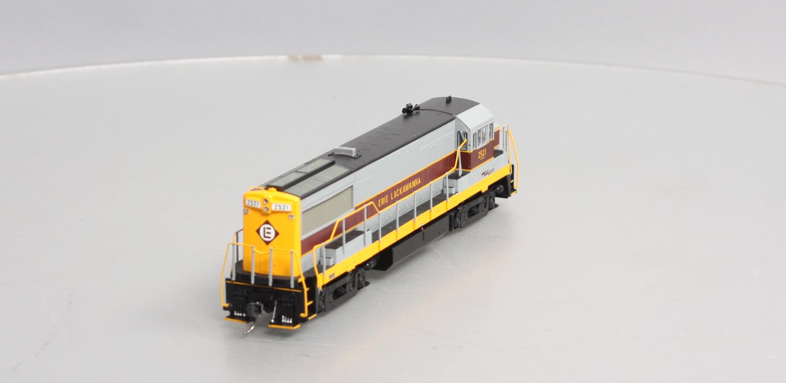 Bowser 24517 HO Erie Lackawanna U-25B Phase IV Diesel Locomotive #2521