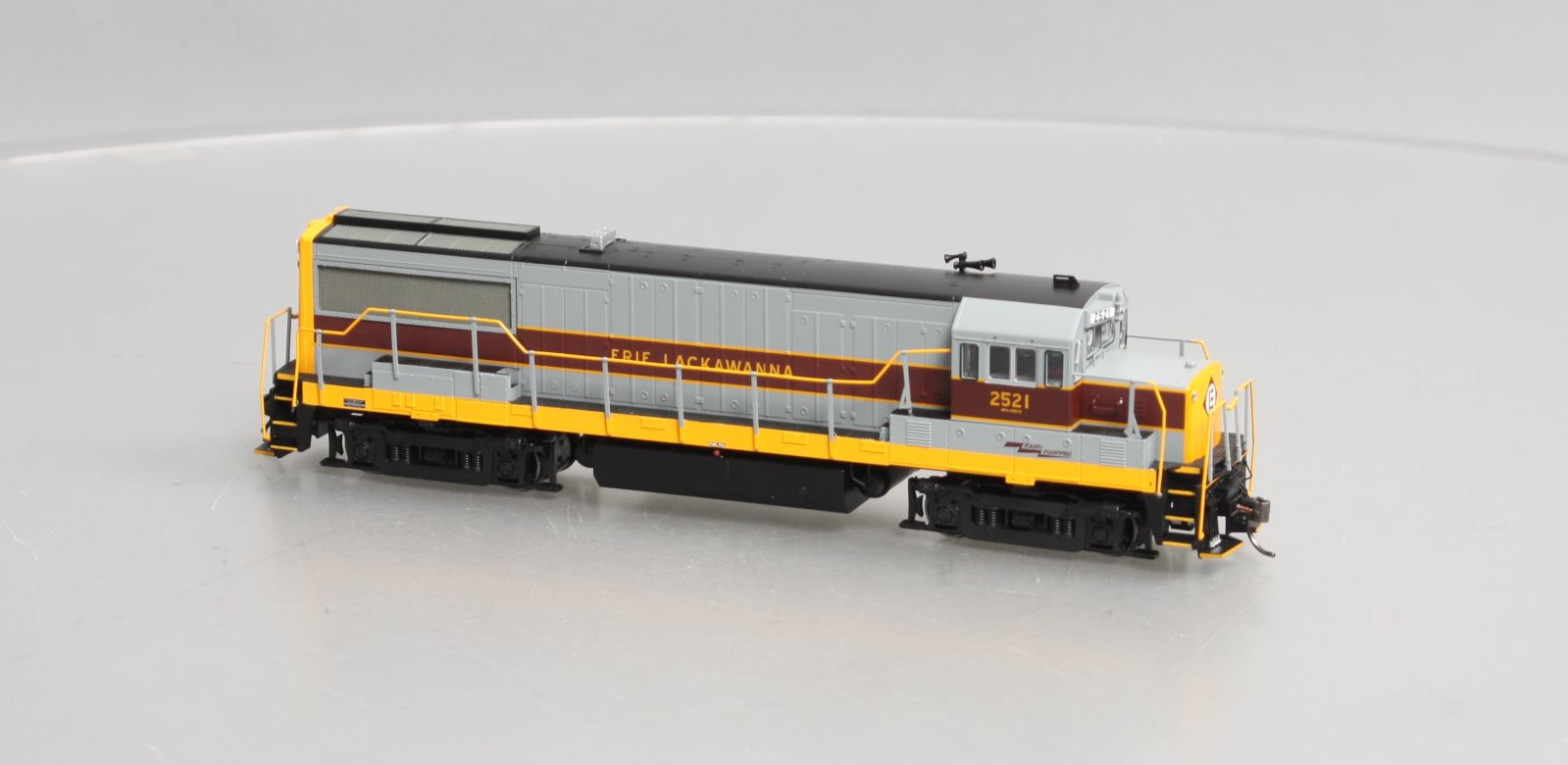 Bowser 24517 HO Erie Lackawanna U-25B Phase IV Diesel Locomotive #2521