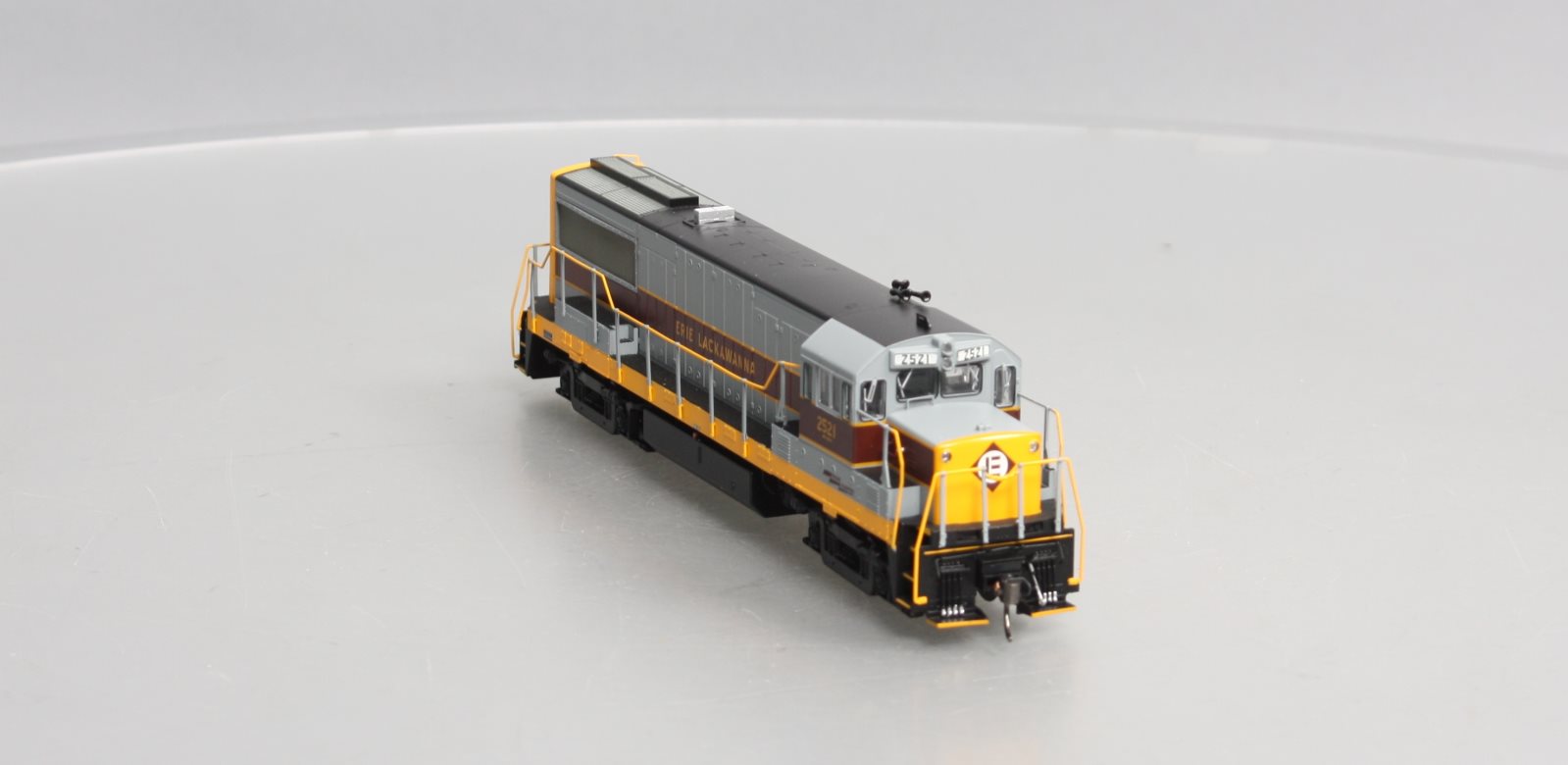 Bowser 24517 HO Erie Lackawanna U-25B Phase IV Diesel Locomotive #2521