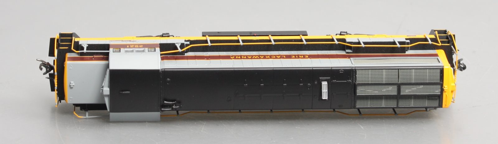Bowser 24517 HO Erie Lackawanna U-25B Phase IV Diesel Locomotive #2521