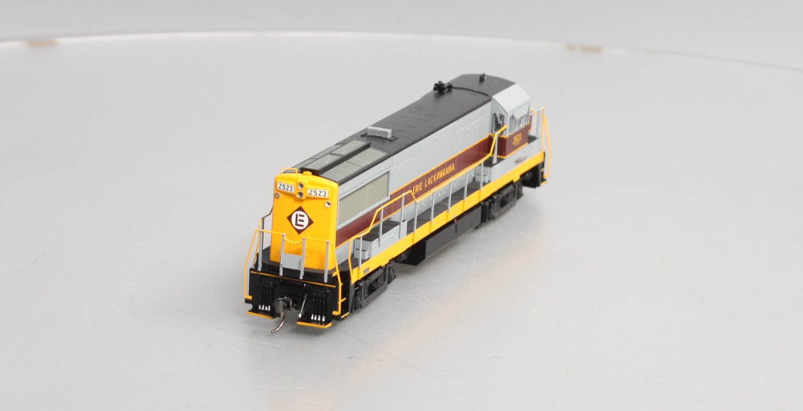 Bowser 24518 HO Scale Erie Lackawanna GE U-25 B Diesel Locomotive #2523