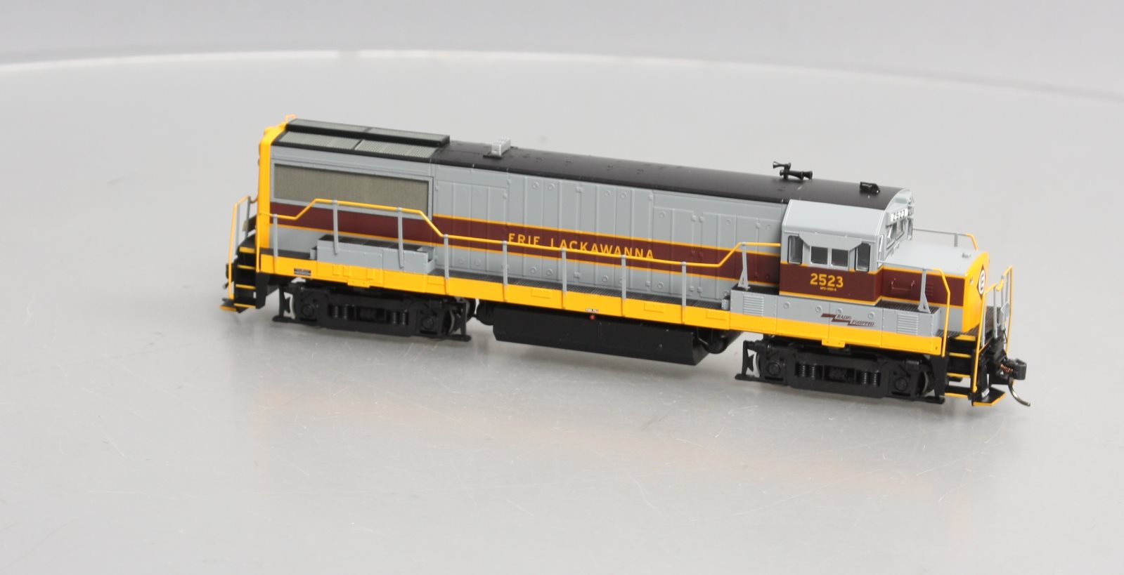Bowser 24518 HO Scale Erie Lackawanna GE U-25 B Diesel Locomotive #2523