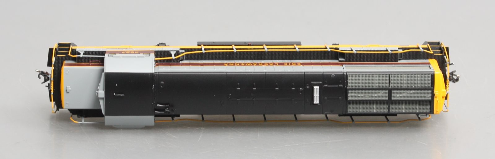 Bowser 24518 HO Scale Erie Lackawanna GE U-25 B Diesel Locomotive #2523