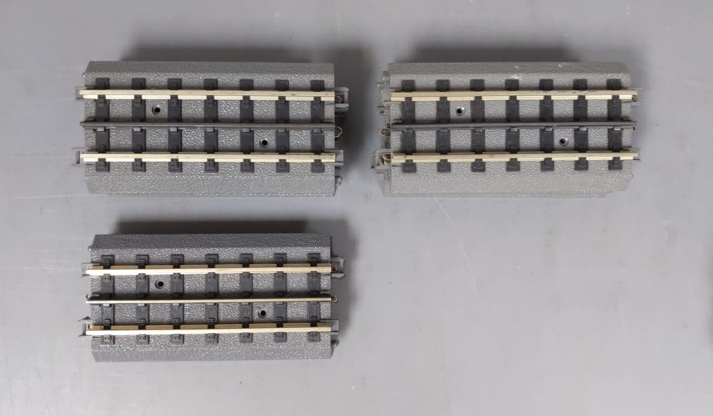 MTH O Gauge 5 1/2" & 4 1/4" Solid Rail Straight Track Sections [15] EX