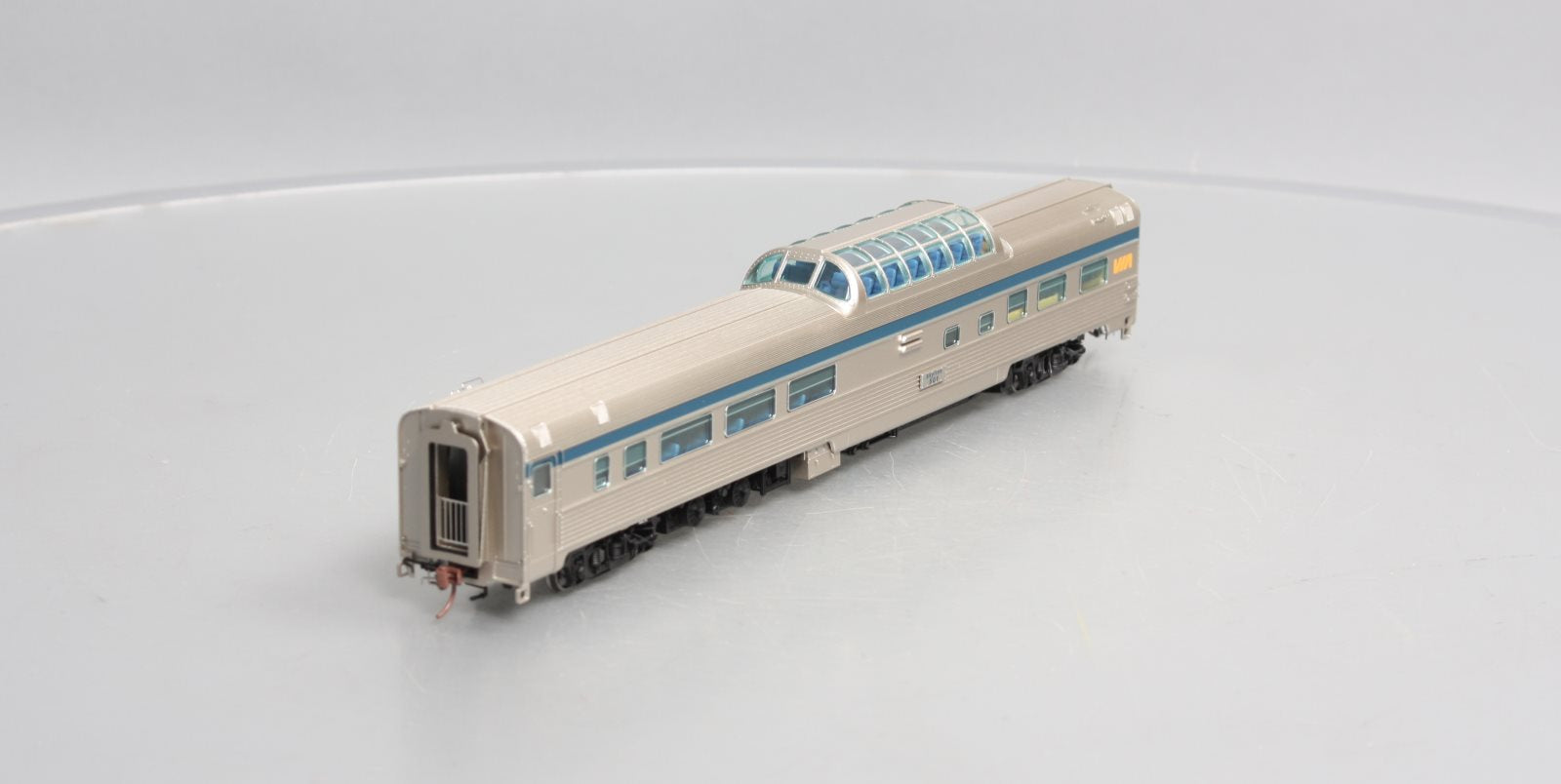 Rapido Trains 116033 HO Via Rail Canada Budd Mid-Train Dome #501