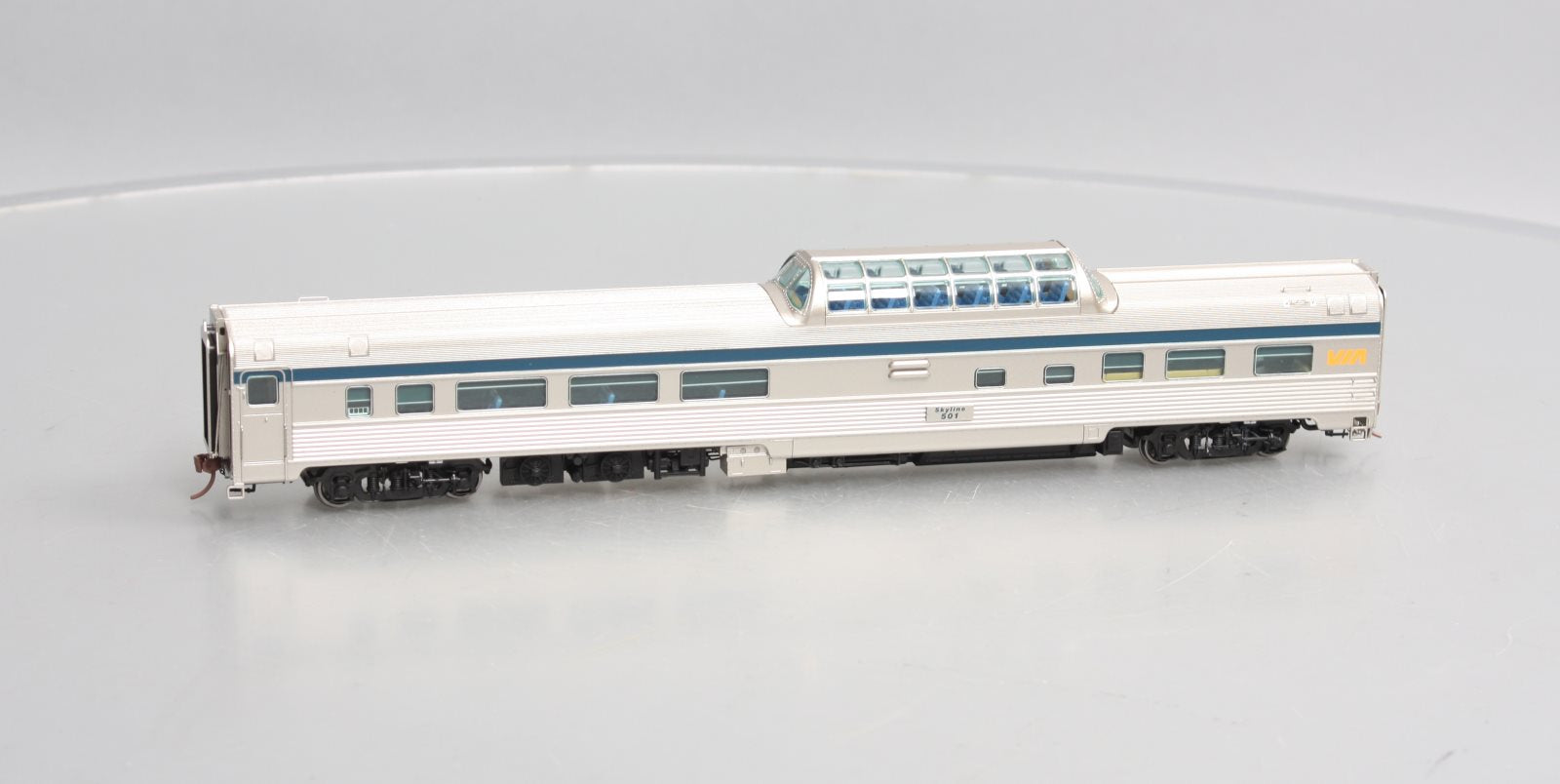 Rapido Trains 116033 HO Via Rail Canada Budd Mid-Train Dome #501