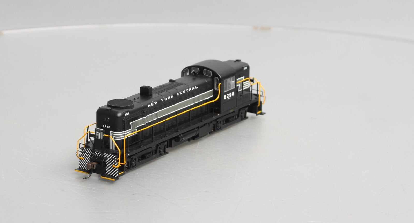 Bachmann 64206 HO NYC Alco RS 3 Diesel Locomotive #8298 w/DCC