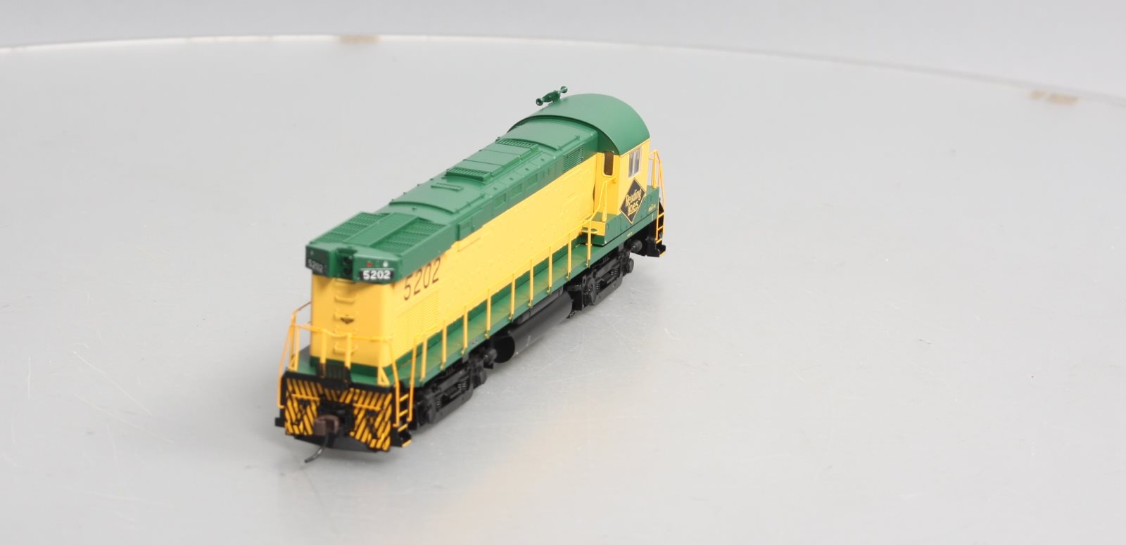 Atlas 10002536 HO Scale Reading C424 Phase 1 Diesel Locomotive #5202