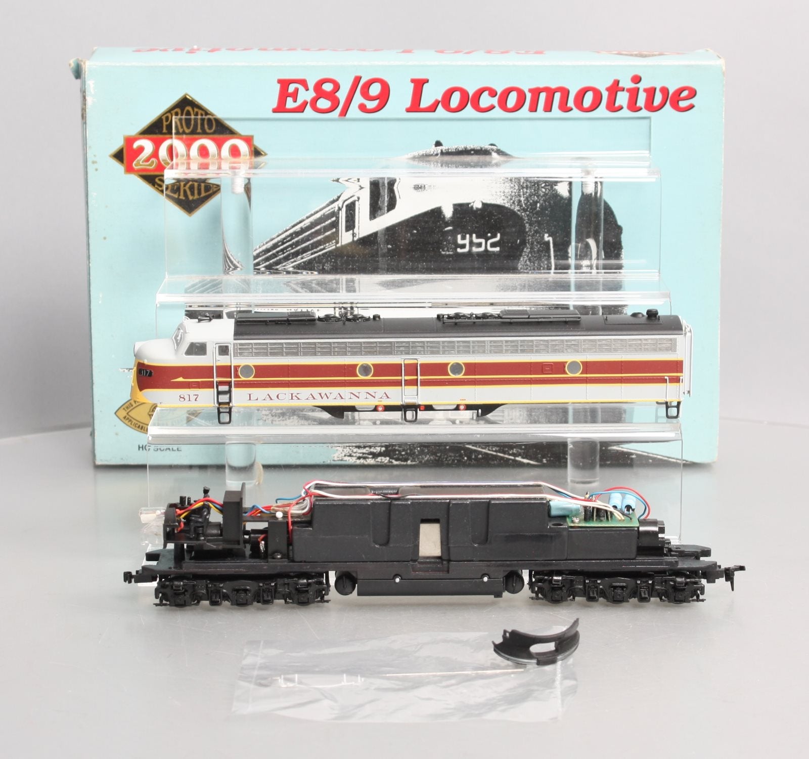 Proto 2000 8707 HO Scale DL&W E8/9 Diesel Locomotive #817 EX/Box