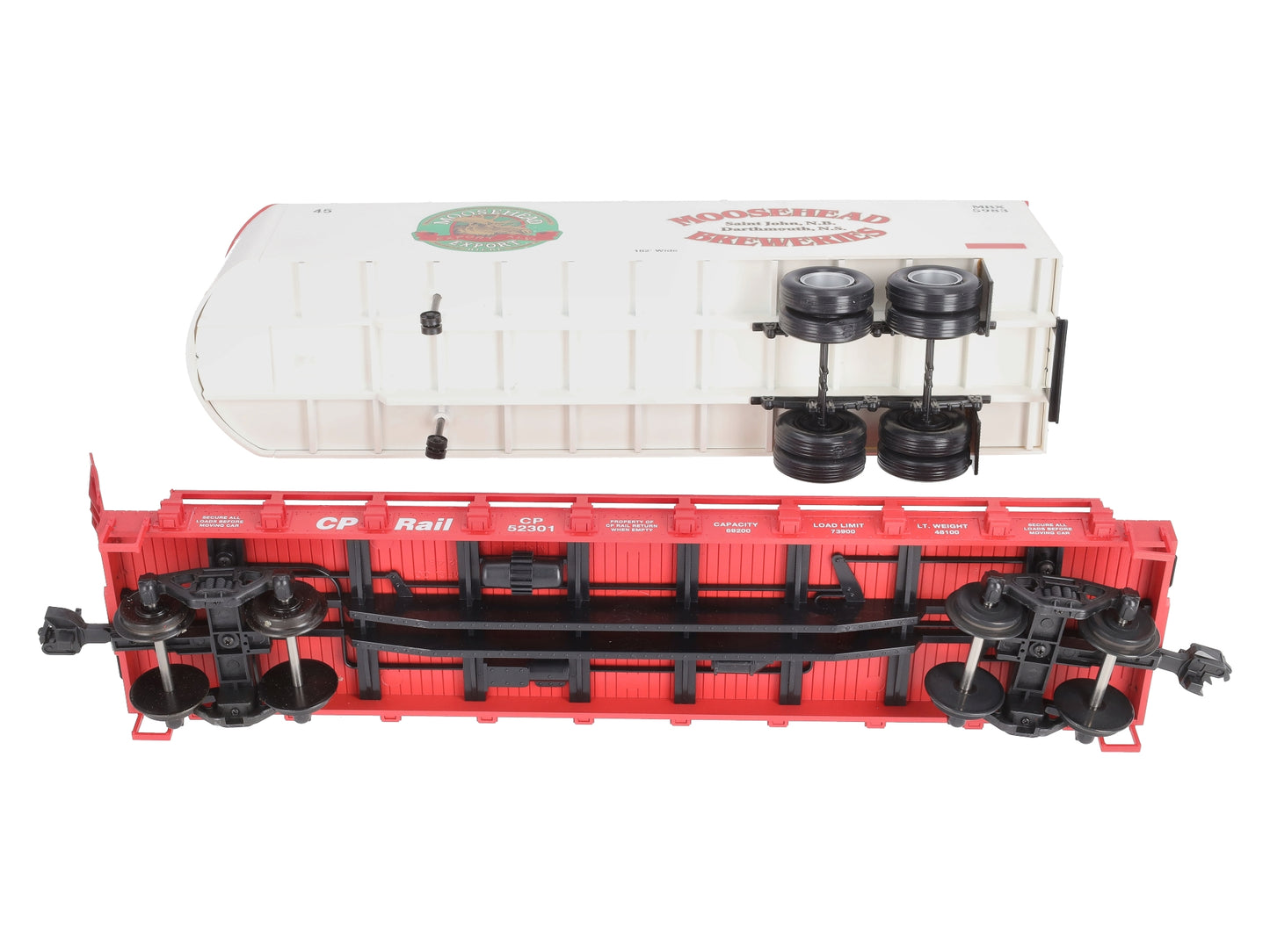 USA Trains R17049 G Gauge CP Rail Flat Car with Moosehead Breweries Trailer EX/Box
