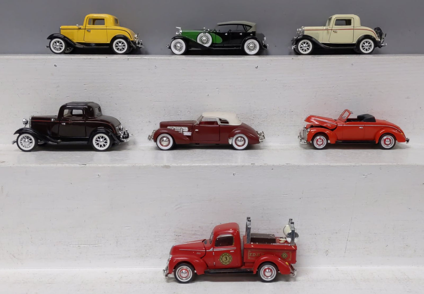 Golden Wheel Die-Cast & Other 1:32 Scale Assorted Street Vehicles [7] VG