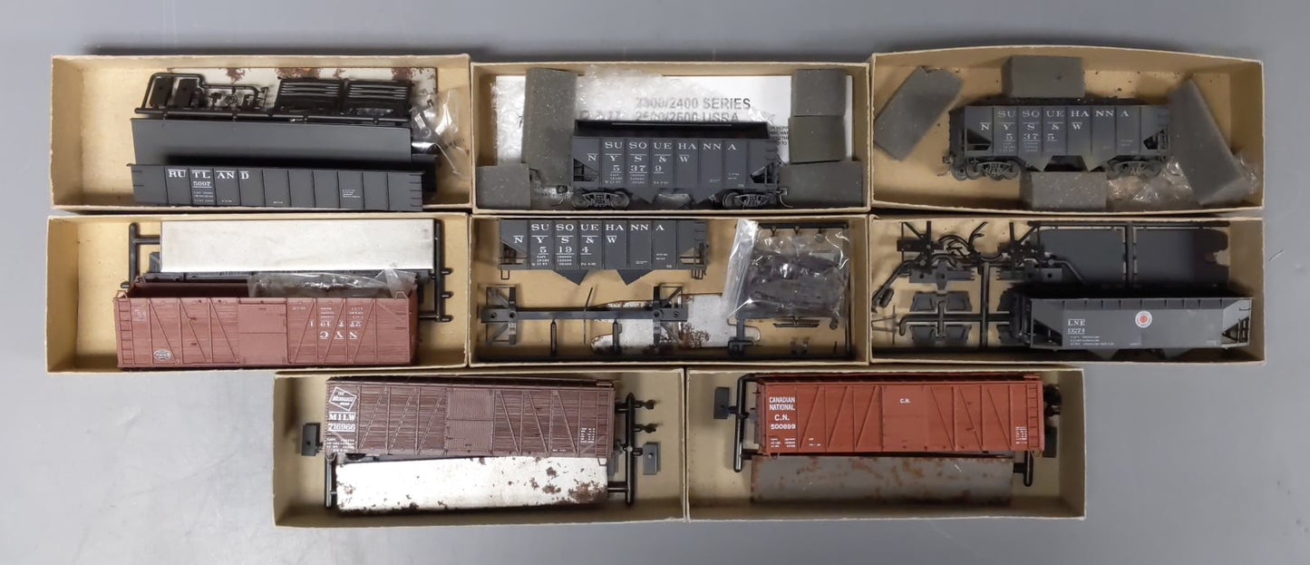Accurail HO Scale Freight Car Kits [8] EX