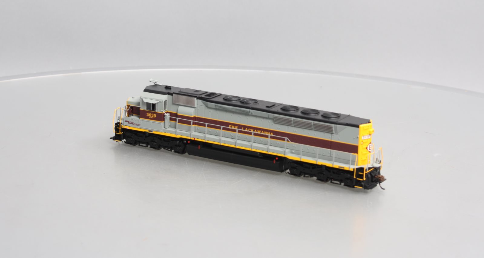 Athearn G03639 HO EL/Fundrazr SDP45 Diesel Locomotive with DCC & Sound #3639