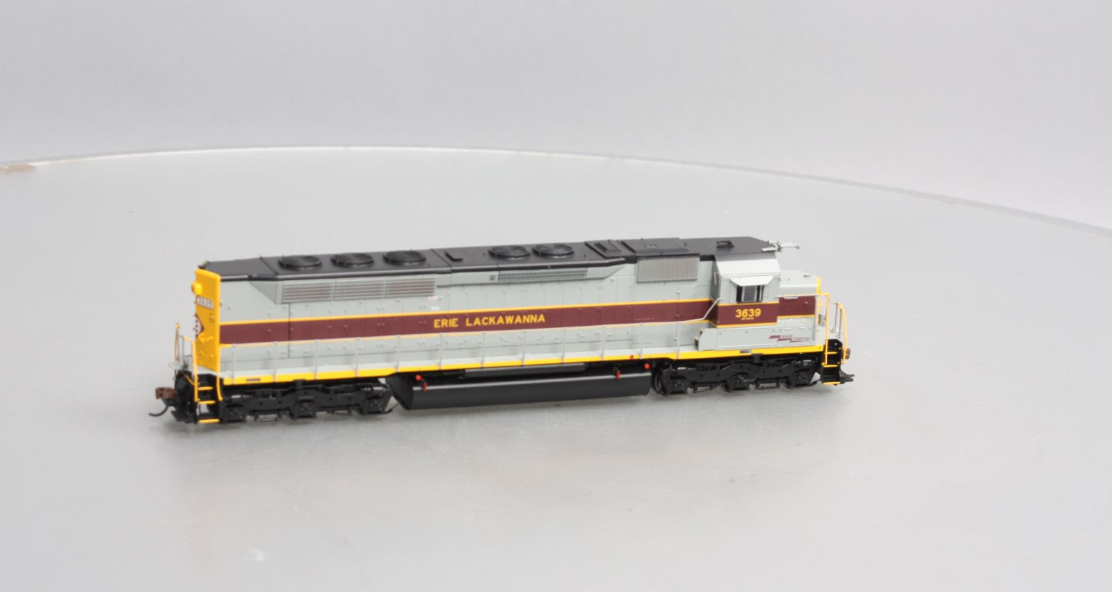 Athearn G03639 HO EL/Fundrazr SDP45 Diesel Locomotive with DCC & Sound #3639