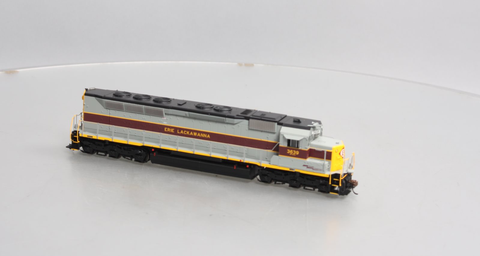 Athearn G03639 HO EL/Fundrazr SDP45 Diesel Locomotive with DCC & Sound #3639