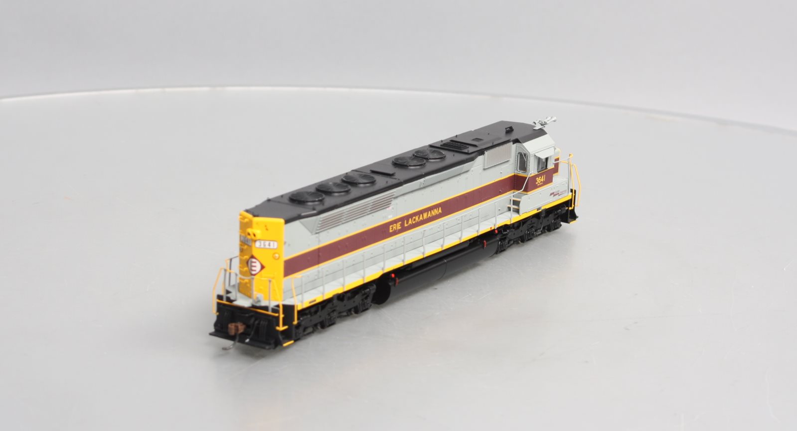 Athearn G63699 HO Erie Lackawanna SDP45 Diesel Locomotive with DCC & Sound #3641