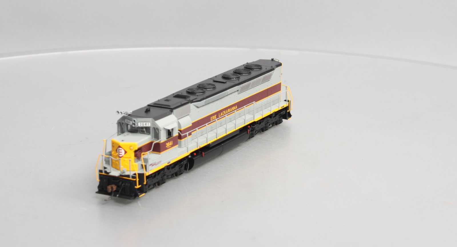 Athearn G63699 HO Erie Lackawanna SDP45 Diesel Locomotive with DCC & Sound #3641