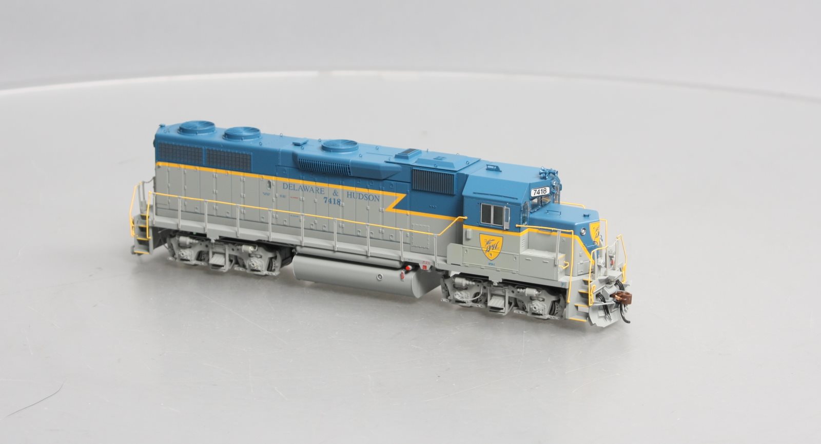 Athearn G40797 HO Delaware & Hudson GP39-2 Phase I Diesel Locomotive #7418