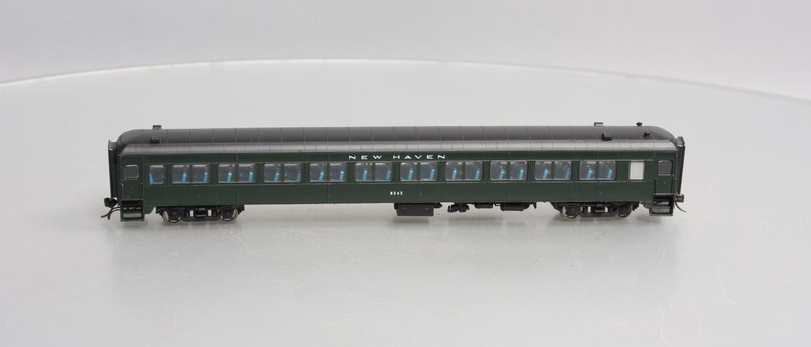 Rapido Trains 109126 HO New Haven 10-Window Coach, No Skirt #8242 (401 Green)