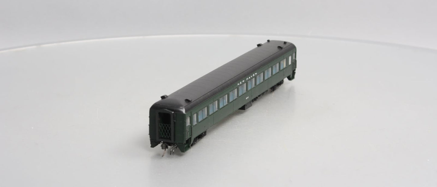 Rapido Trains 109126 HO New Haven 10-Window Coach, No Skirt #8242 (401 Green)