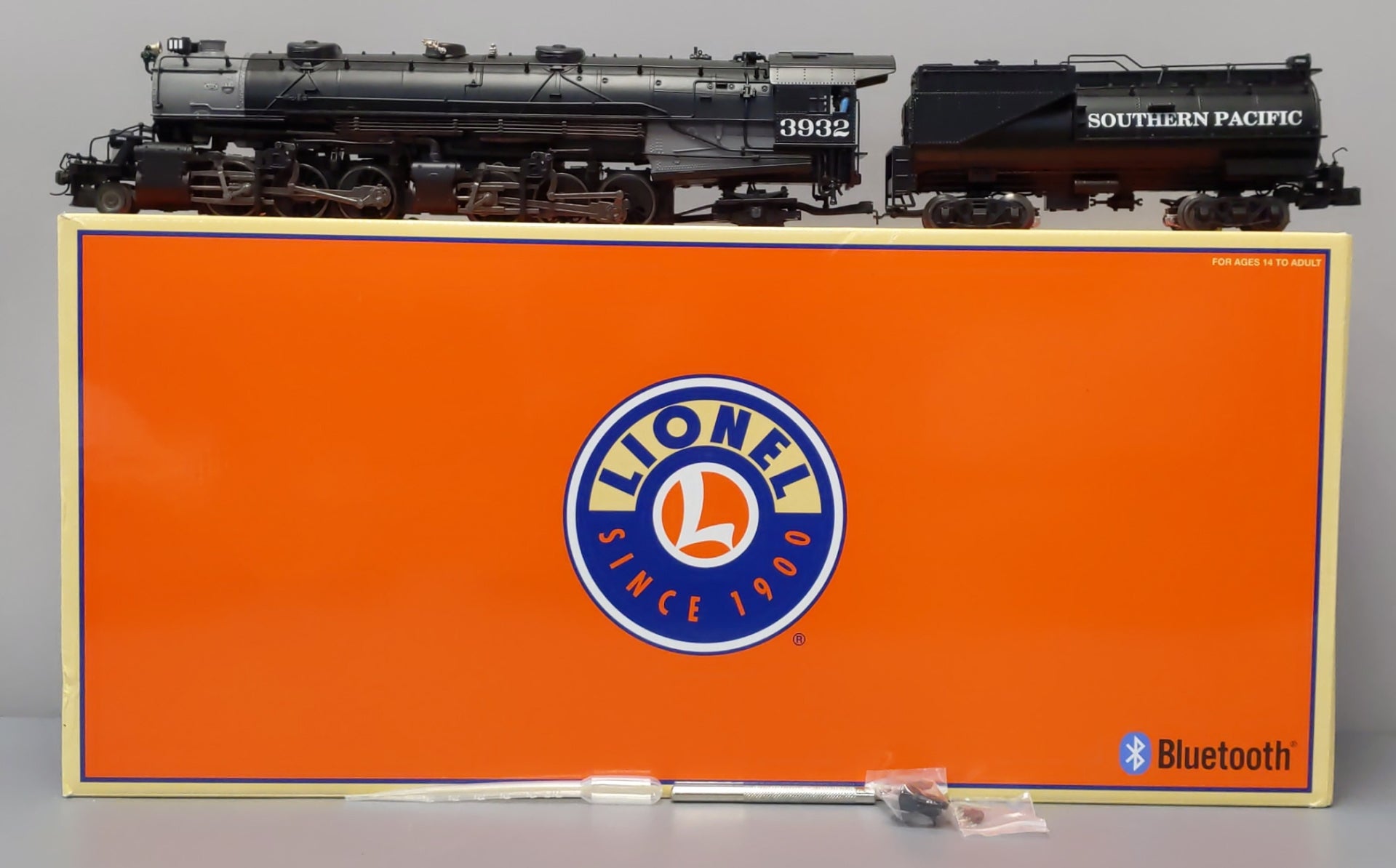 Lionel 6-85183 O Southern Pacific 2-6-6-2 Steam Loco with Bluetooth #3932